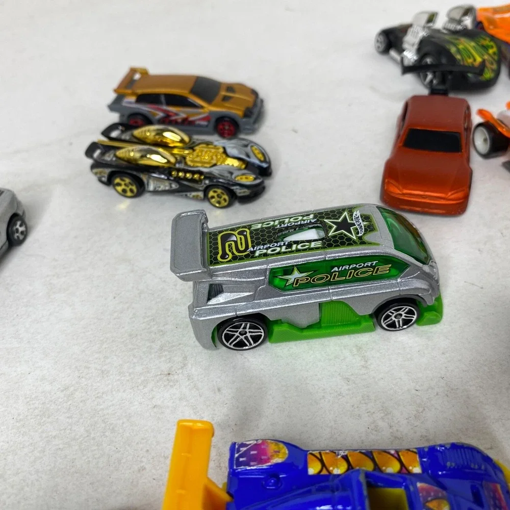 Hot Wheels Lot of 25 Diecast Cars 1970s–2000s Mercedes Fire Truck Mega-Duty